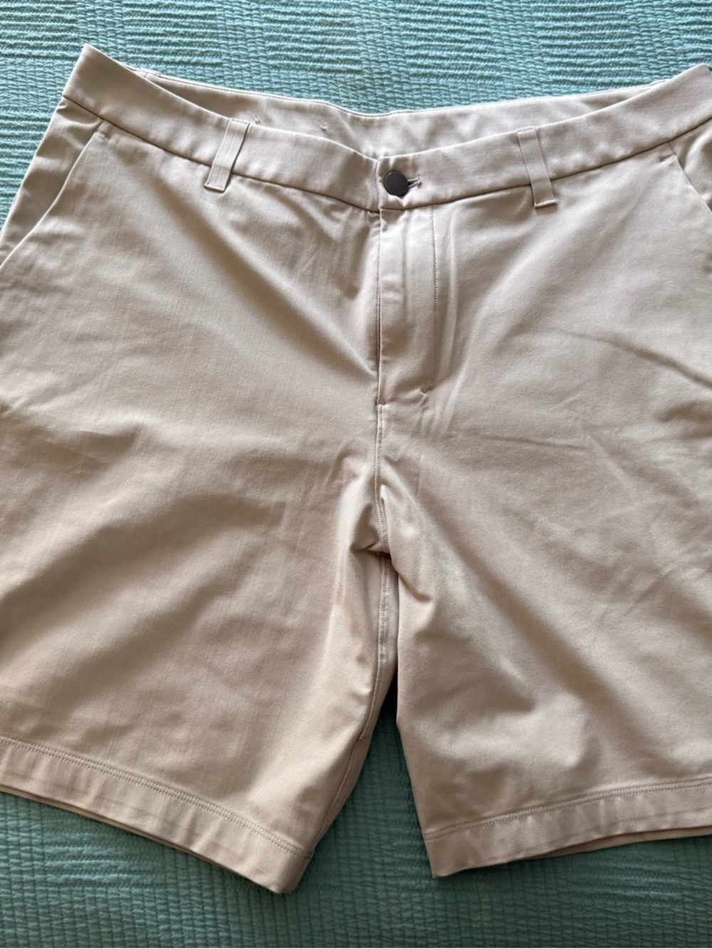 lululemon athletica Men's Flat Front Chino Shorts - Cream size 36